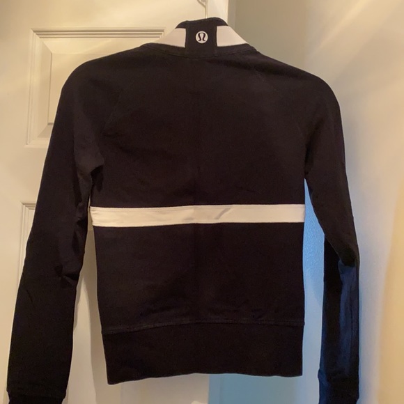 Lululemon size 4 Black & White fitted jacket - Picture 4 of 5